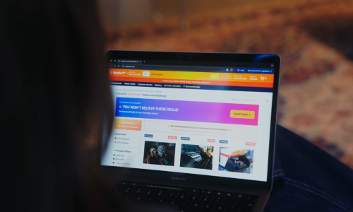 Zašto naše omiljene aplikacije postaju lošije, skuplje i pune oglasa? Dobro došli u 'enshittification' eru