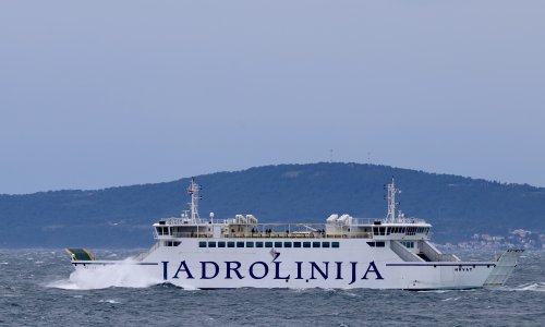 Pomorski promet Splita prekinut zbog bure, okolnosti se prate