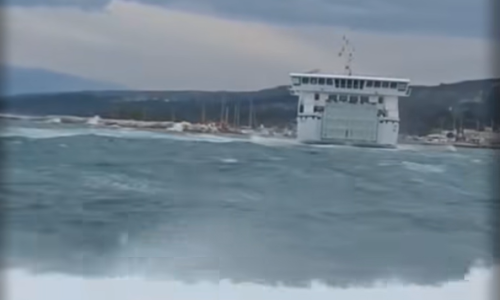 VIDEO Trajekt Hrvat ispolovio usred olujne bure, pogledajte kako je izgledala borba na moru
