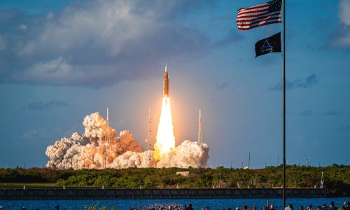Prvi let s posadom prema Mjesecu u više od 50 godina: NASA lansirala Artemis II!