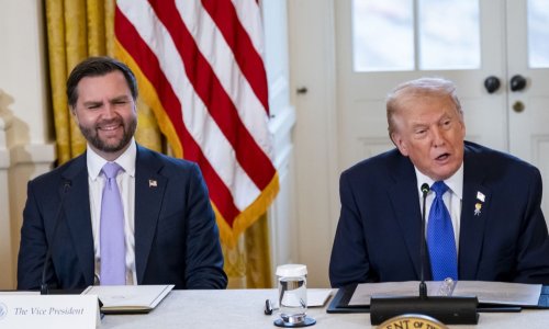 Trump na uskršnjem ručku provocirao JD Vancea: 'Savršeno građeni primjerak'