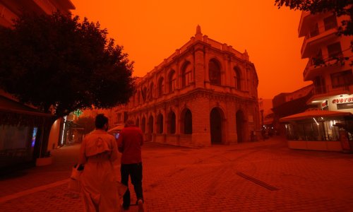 Oluja Erminio pogodila Grčku: Kreta u crvenom oblaku, poplave odnijele jedan život