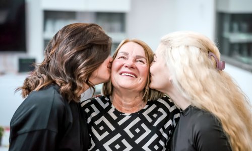 'Zvala me mama, a onda je otišla': Priča o heroini našeg doba - ženi koja je udomila više od 40 djece