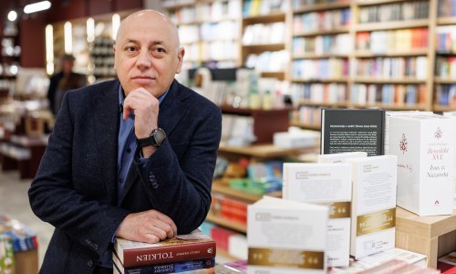 Tijesno surađuju s Crkvom i rasturaju: 'Nova Biblija traži se preko veze'