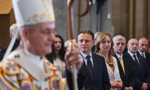 FOTO Prvi red rezerviran: Pogledajte koji su političari bili na misi u zagrebačkoj katedrali