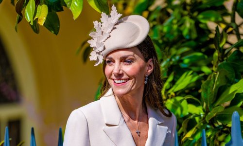 Odjeća umjesto riječi: Skriveno značenje bijelog outfita Kate Middleton na uskršnjoj misi