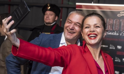 Ma tko bi joj dao 52? Sandra Bagarić nasmijala sve tortom koja 'prkosi godinama'