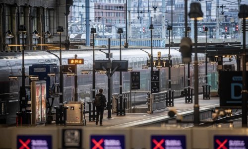 Sudar vlaka i vojnog kamiona u Francuskoj, strojovođa poginuo, više ozlijeđenih