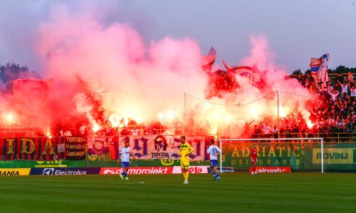 Policija otkrila kako je jedan navijač na tribinu želio prošvercati čak 17 baklji