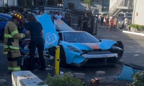 Kupio milijun dolara vrijedan Ford GT pa ga odmah slupao: Pogledajte video nesreće