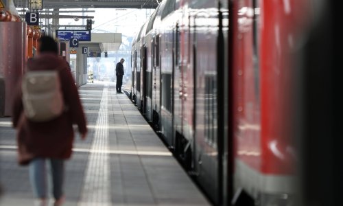 Kaos na kolodvoru u Münchenu: Žena ugrizla željezničara da uđe u vlak