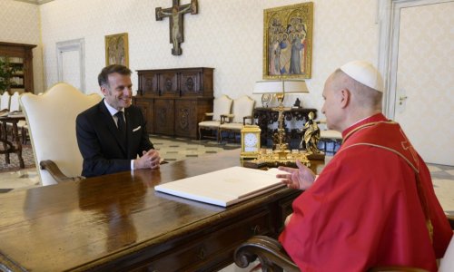 Mediji se raspisali o Macronovu potezu u Rimu