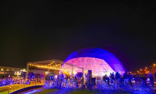 Brojni poznati pohrlili na otvorenje nove event kupole u Zagrebu, večer kulminirala showom na nebu: ‘Ovo je drugačije od svega što smo imali’