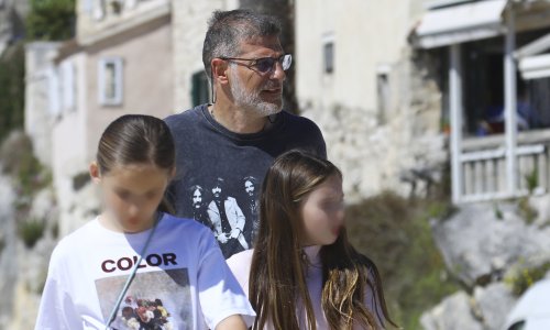 Slaven Bilić uhvaćen u rijetkom privatnom trenutku: Splitskom rivom prošetao s kćeri