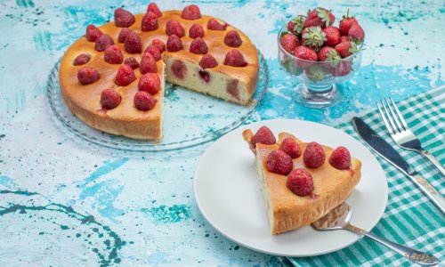 Ovaj kolač s jagodama nikad ne dočeka drugi dan, a brzo i lako se priprema