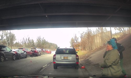 Trenutak nepažnje i kaos: Pogledajte lančani sudar više od 10 automobila