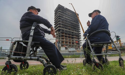 Franjo i Drago svaki dan sjednu ispred Vjesnika i prate rušenje: 'Teško nam je ovo gledati...'