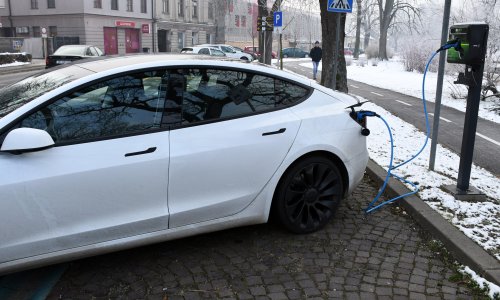 Vožnja na struju nikad nije bila ovako isplativa: Benzinci i dizelaši sada su znatno skuplji