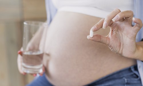 Nova studija smiruje zabrinutost: paracetamol u trudnoći nije povezan s autizmom