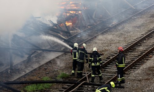 Ogroman požar u Osijeku: Izgorjela skladišta HŽ-a