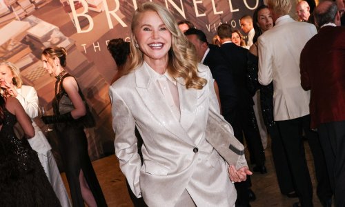 Ovako elegantno odijelo dugo nismo vidjeli, a odlično pristaje zrelijim damama