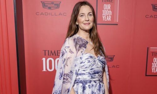 Otvorila košulju usred emisije i pokazala što nosi umjesto grudnjaka