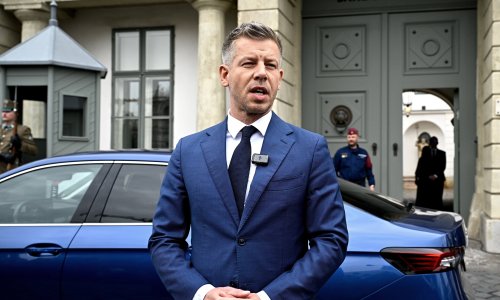 Magyar mađarskom predsjedniku: 'Ti si Orbanova marioneta! Ako ne odeš sam, smijenit ćemo te!'