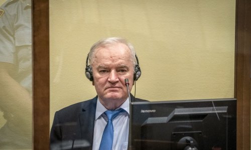 Ratni zločinac Ratko Mladić doživio moždani udar, u teškom je stanju