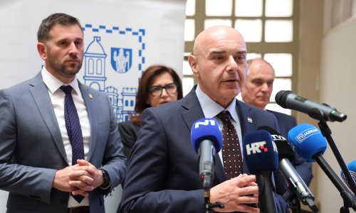 Ružić u Splitu podijelio 35 ugovora za socijalne usluge: 'Prevencija nema alternativu'