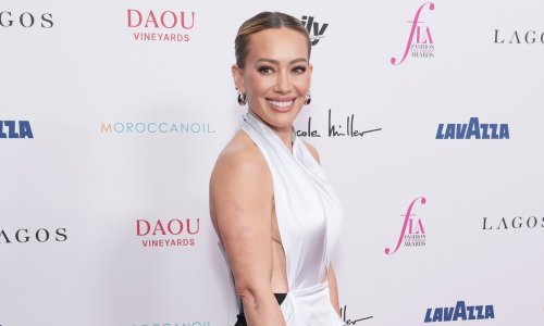 Stajling koji briše granice između klasike i provokacije: Bivša Disney zvijezda iznenadila izgledom