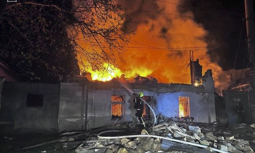 Rusi žestoko napali Kijev, projektil pogodio zgradu: Poginuli dječak i žena, deseci ranjenih