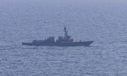 Potpuna pomorska blokada Irana: Američki razarač zaustavio iranski brod; Pale cijene nafte