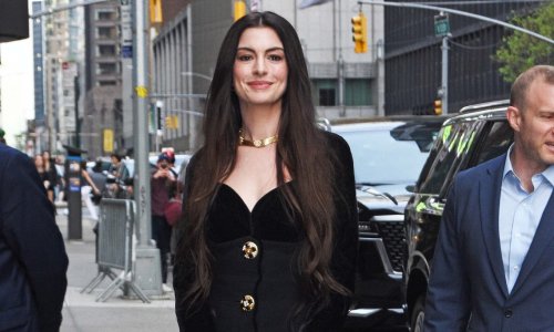 Mala crna haljina i to ne bilo kakva: Anne Hathaway niže izdanja o kojima se govori