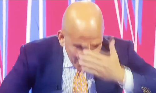 Neviđene scene: Kontroverzna legenda u studiju iz očaja udarala glavom u stol. Potekla mu je krv...