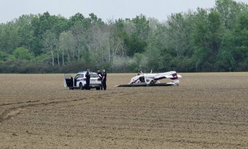 FOTO Avion se srušio kod Vinkovaca: Ne terenu sve hitne službe