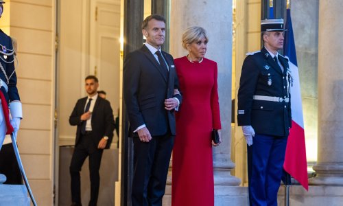 Glamurozna prva dama: Brigitte Macron odrekla se mini suknje i iznenadila izgledom