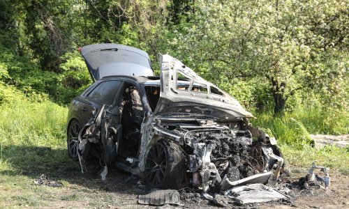 Usred noći izgorio Audi Q8 u Podsusedu: Policija provodi očevid