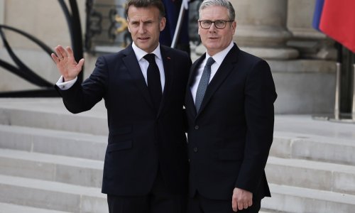 Prvi iranski tankeri probili blokadu i napustili Perzijski zaljev; Macron i Starmer kuju plan za Hormuz