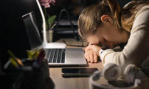 Puca ljubav između tinejdžera i chatbotova: Sve više ih želi 'prekinuti vezu'