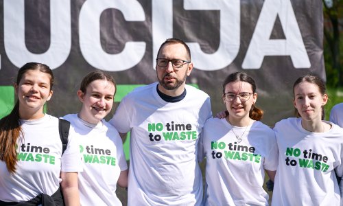 Tomašević i ministri čistili smeće na jezeru u zagrebačkoj Dubravi