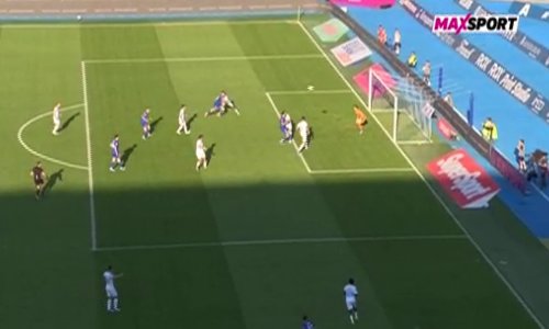 Sudac najprije nije sudio ništa, a onda dao penal Dinamu i isključio igrača Rijeke: Pogledajte kaotične scene