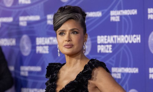 Ona svoju sijedu kosu ne skriva: Salma Hayek zablistala u prirodnom izdanju