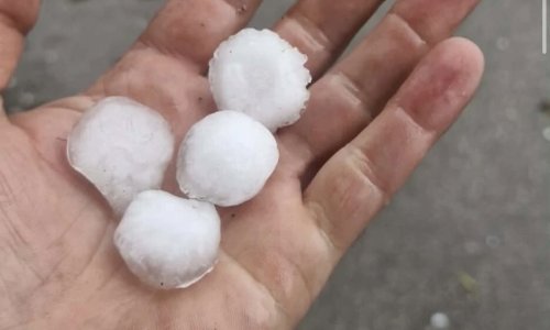 VIDEO Žestoko nevrijeme pogodilo Bihać: Tuča veličine golf loptice uništila desetke automobila