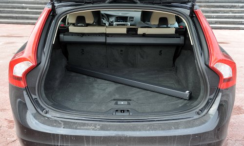 Usred noći čule neobične zvukove iz garaže: Policija otvorila prtljažnik i ostala zatečena