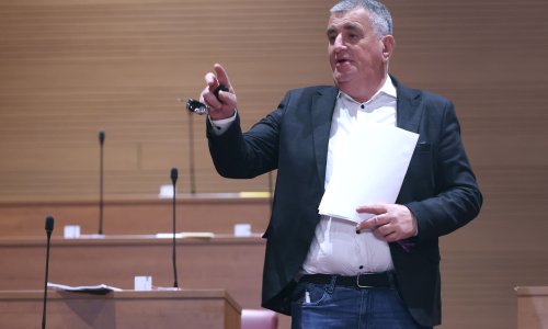 Bulj pisao ministarstvu: Sa županijom se sukobio oko nasipavanja otpada u Sinju