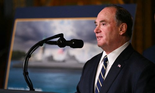 Novi šok u Washingtonu: Ministar mornarice napušta dužnost