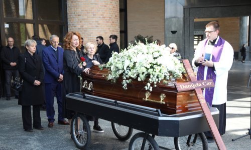 Obitelj i prijatelji na vječni počinak ispratili cijenjenu dizajnericu Danijelu Car: Pojavila se i bivša ministrica