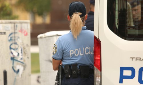 Dojave o bombama i u Karlovcu: Evakuirane škole