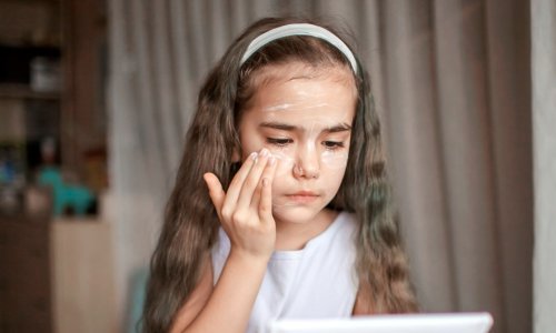 Sve mlađe djevojčice koriste anti-age kreme, stručnjakinja upozorava na posljedice