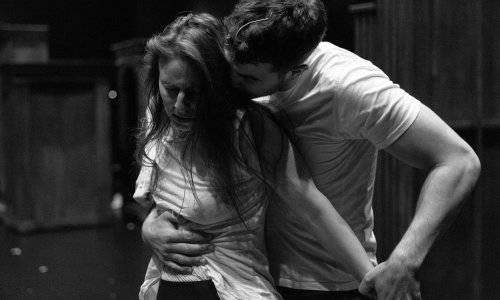 Dvije kraljice, jedna presuda: Ferlinova 'Marija Stuart' donosi inovativno scensko čitanje njemačkog klasika